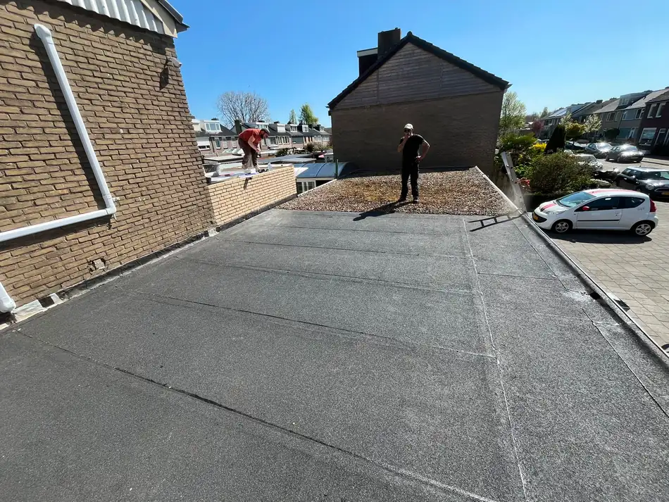 Reparatie van een bitumen dak door Berteck